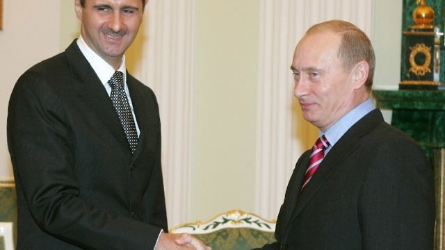 الرئيس الروسي فلاديمير بوتين يستقبل الأسد (AFP)