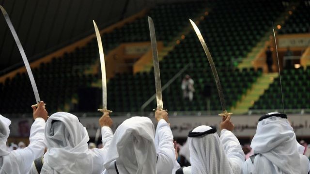 رقصة السيف السعودي (AFP)