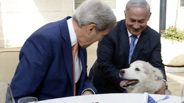 نتنياهو وكيري (Matty Stern/U.S. Embassy Tel Aviv)