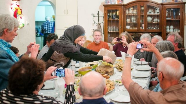 عليا دسوقي تستضيف في بيتها زوار من الولايات المتحدة (Noam Moskowitz)