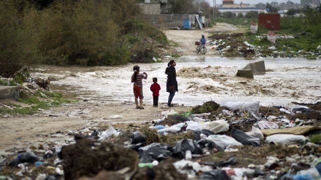 مياه الشرب في غزة في خطر النفاد (AFP)