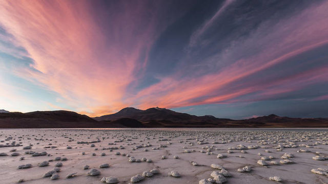 ما تقوله الحجارة للجبل؟ صورة في تشيلي. (Victor Lima/National geographic)