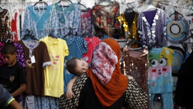 امرأة في غزة (MOHAMMED ABED / AFP)