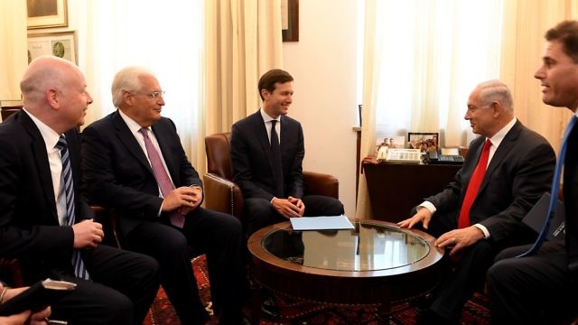 نتنياهو ومبعوثو الرئيس الأمريكي لملف السلام (Matty Stern/U.S. Embassy Tel Aviv)