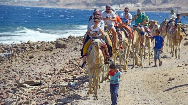 سياح في دهب، سيناء - صورة توضيحية (AFP)