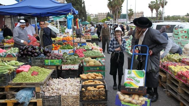 يهود وعرب في القدس (Flash 90 / Nati Shohat)