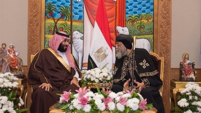 ولي العهد السعودي يلتقي البابا تواضروس الثاني في مصر (الخارجية السعودية)