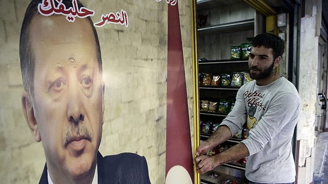 صورة لأردوغان في متجر فلسطيني في القدس الشرقية (FLASH 90)