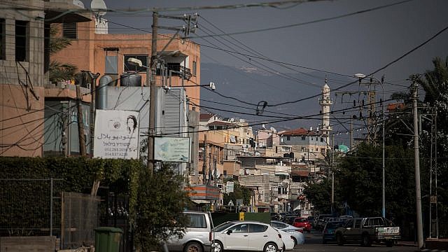 صورة للشارع الرئيسي في قرية مجد الكروم (Hadas Parush/Flash90)