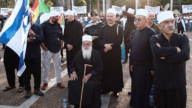 Activists and supporters of the Druze community in Israel protest against the National Bill recently passed by the Knesset for its descrimination against the community, at Rabin Square in Tel Aviv on August 4, 2018. Photo by Tomer Neuberg/Flash90 *** Local Caption *** ãøåæéí
÷äéìä ãøåæéú
çå÷ äìàåí
îôâéðéí
ôòéìéí
ùìèéí